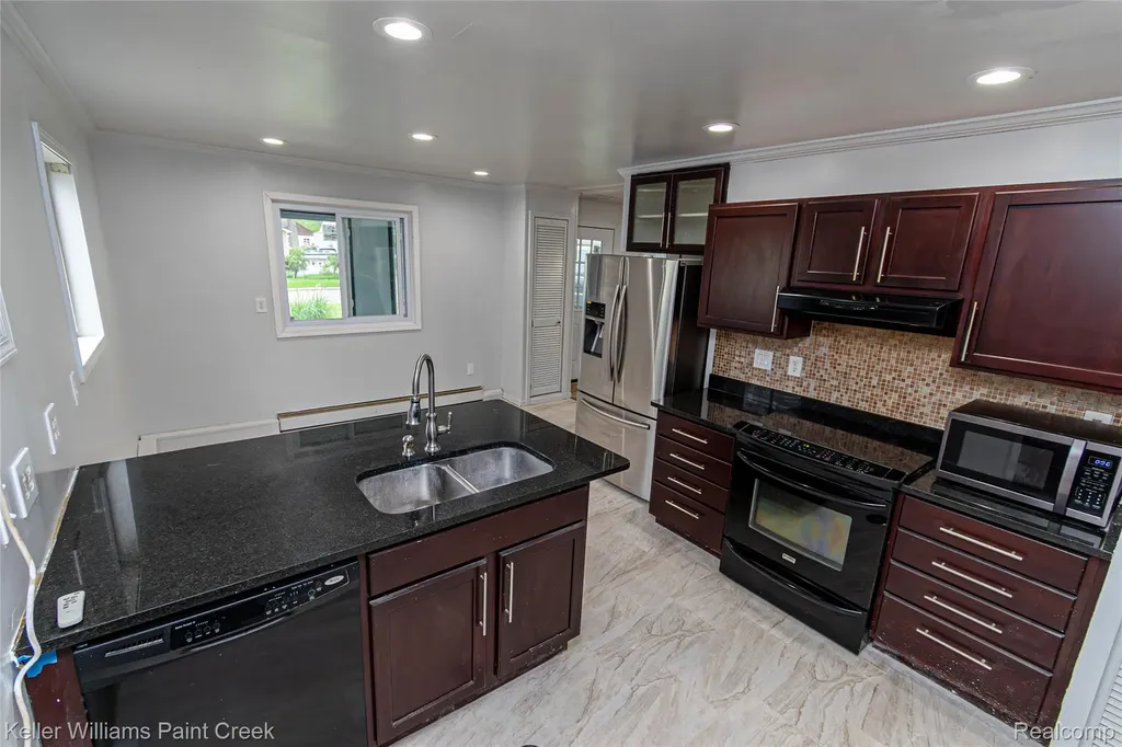27425 Townley Street Madison Heights City MI 48071