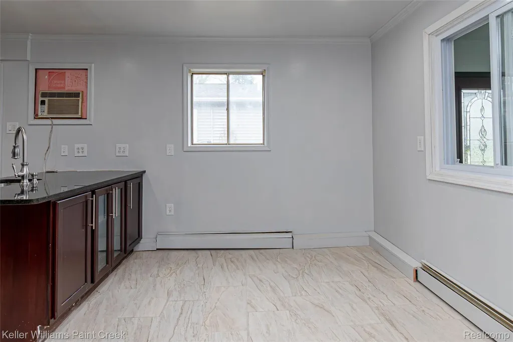 27425 Townley Street Madison Heights City MI 48071