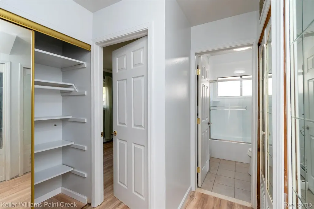 27425 Townley Street Madison Heights City MI 48071