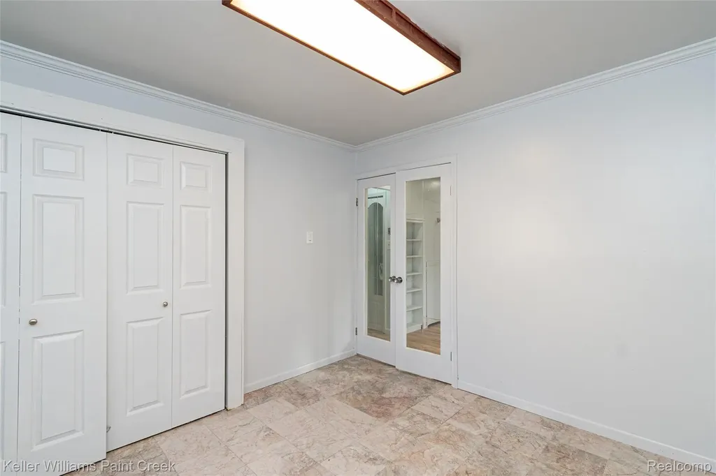 27425 Townley Street Madison Heights City MI 48071