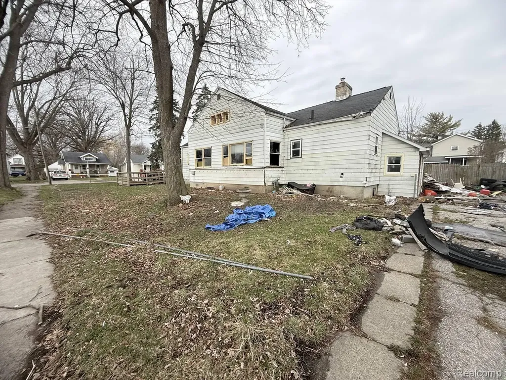 704 Vermont Street Saginaw City MI 48602