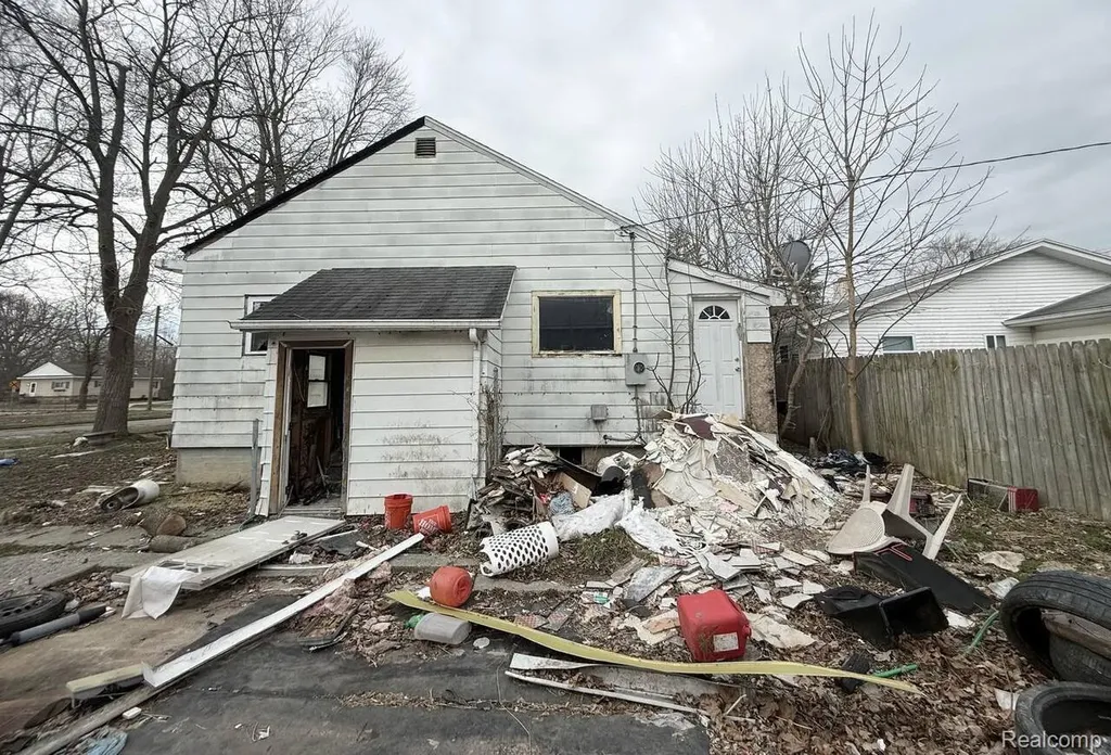 704 Vermont Street Saginaw City MI 48602