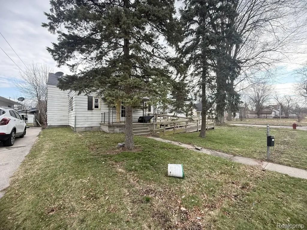 704 Vermont Street Saginaw City MI 48602