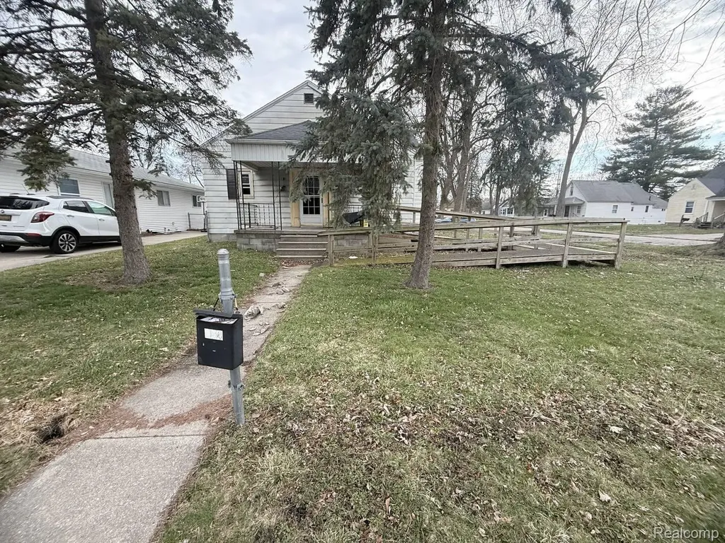 704 Vermont Street Saginaw City MI 48602