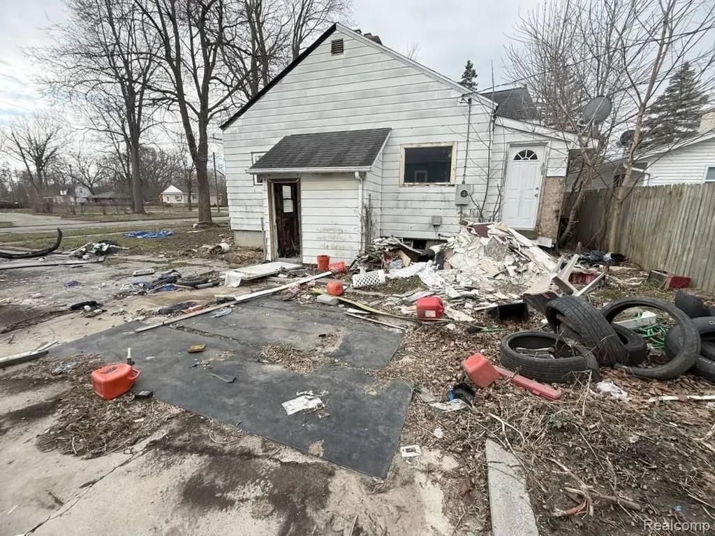 704 Vermont Street Saginaw City MI 48602