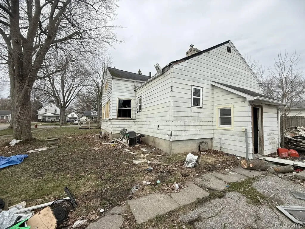 704 Vermont Street Saginaw City MI 48602
