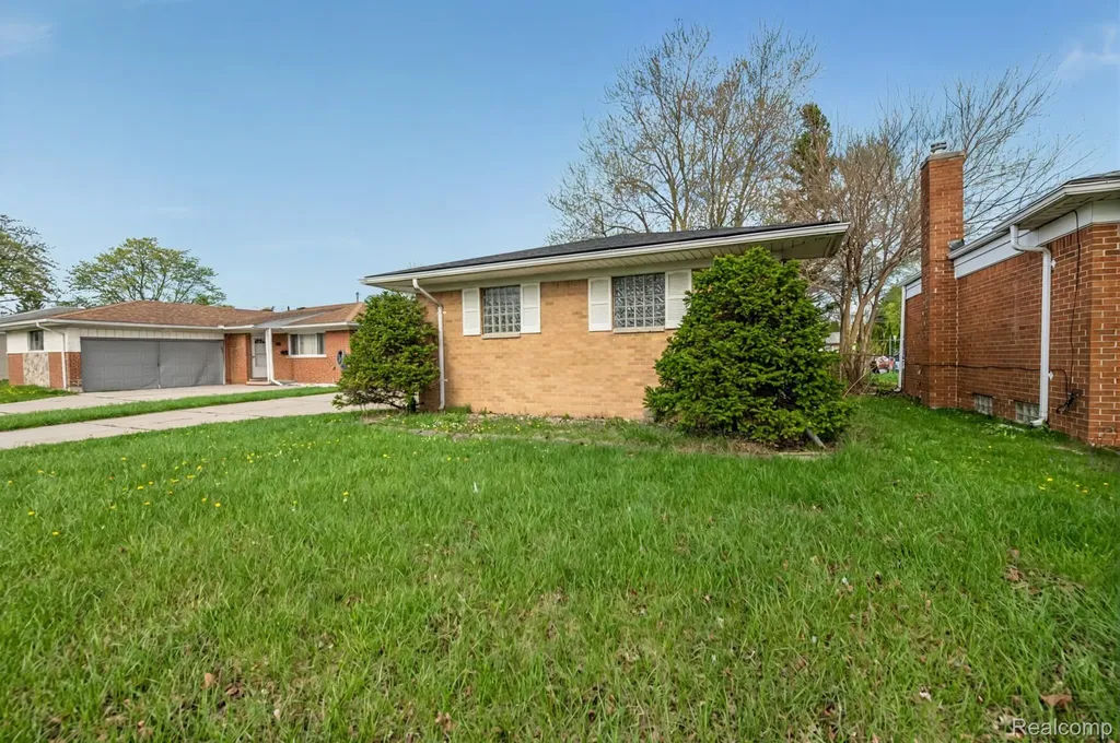 28298 Marcia Avenue Warren City MI 48093
