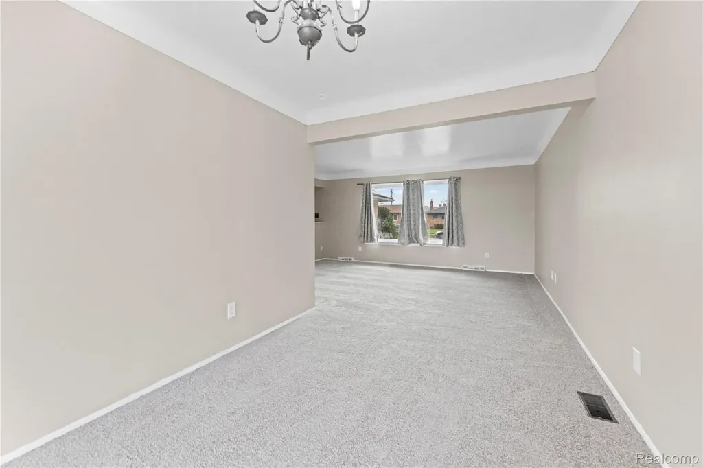 28298 Marcia Avenue Warren City MI 48093