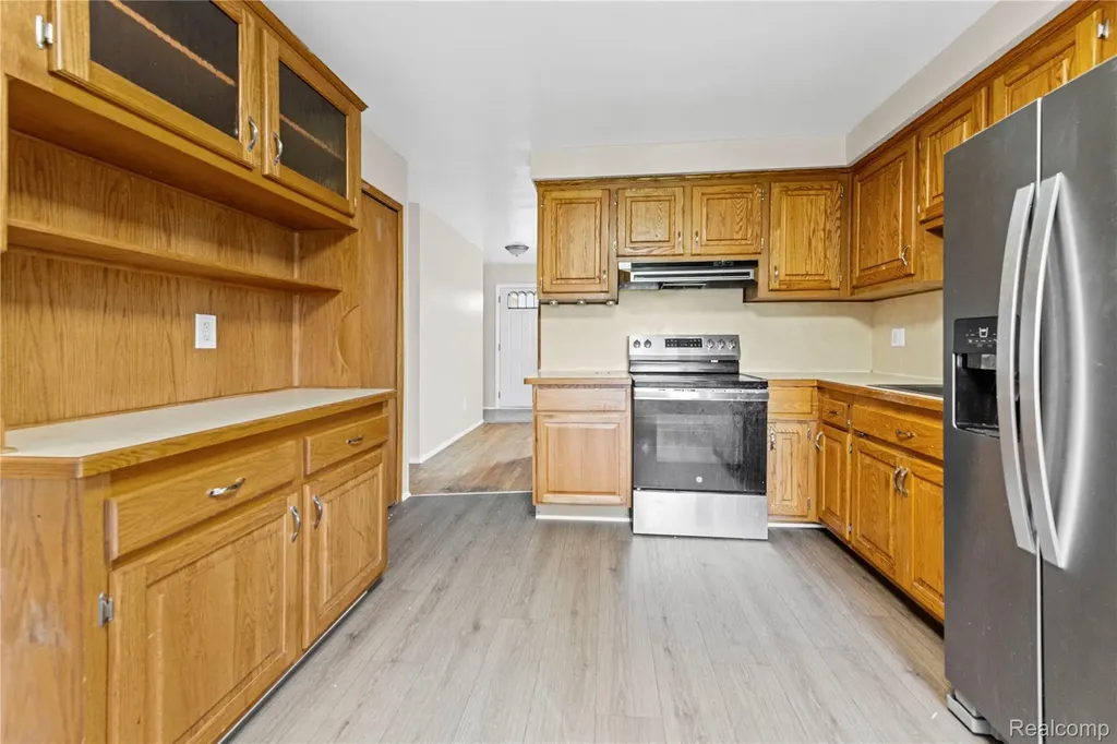 28298 Marcia Avenue Warren City MI 48093