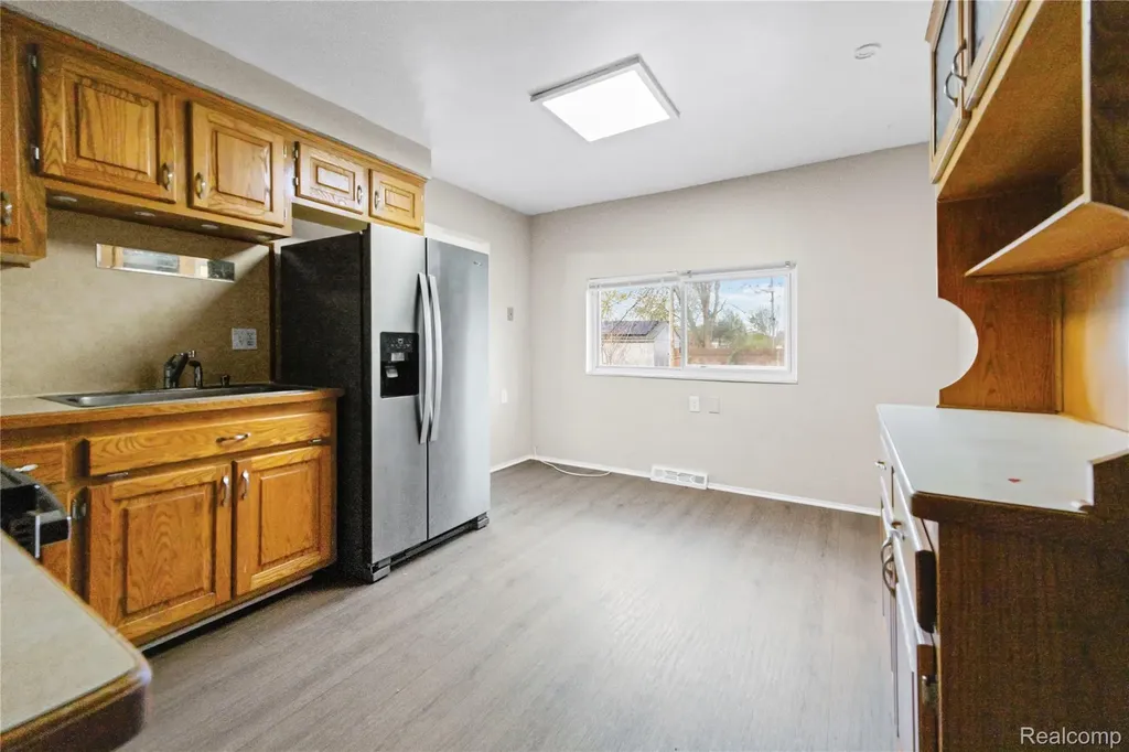 28298 Marcia Avenue Warren City MI 48093