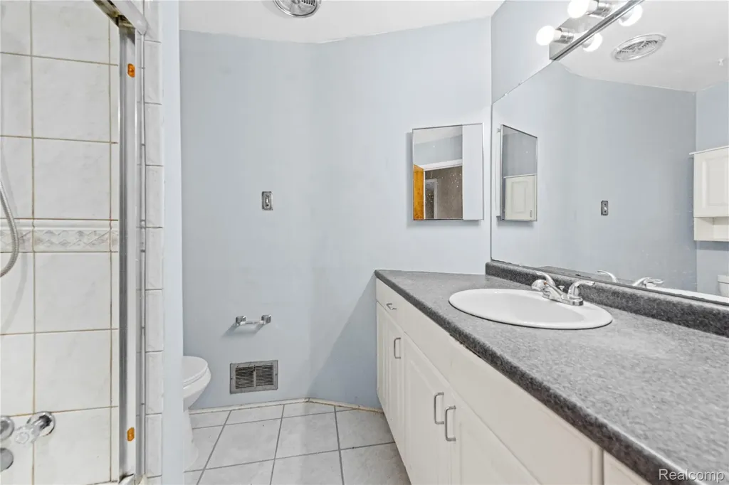 28298 Marcia Avenue Warren City MI 48093