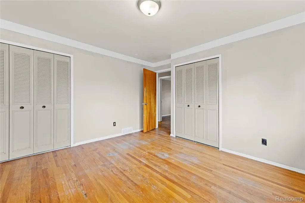 28298 Marcia Avenue Warren City MI 48093