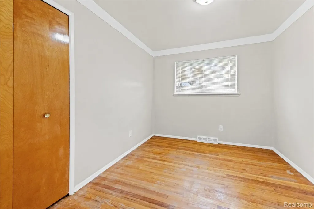 28298 Marcia Avenue Warren City MI 48093
