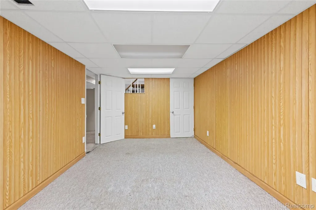 28298 Marcia Avenue Warren City MI 48093