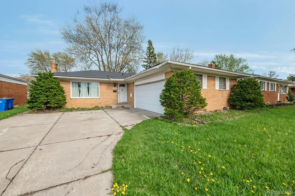 28298 Marcia Avenue Warren City MI 48093