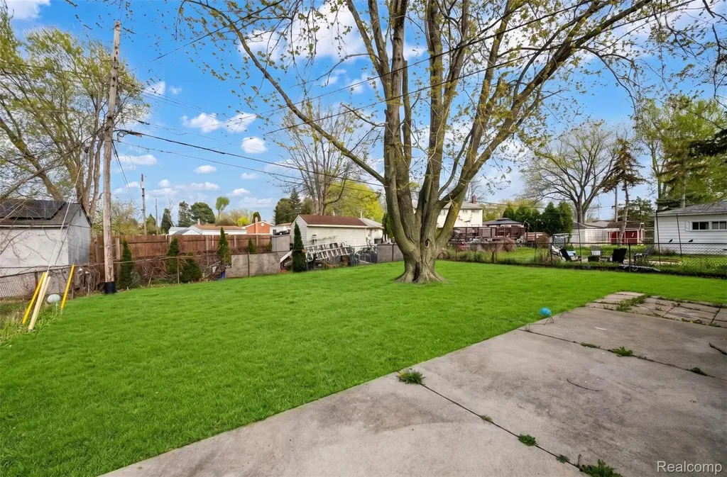 28298 Marcia Avenue Warren City MI 48093