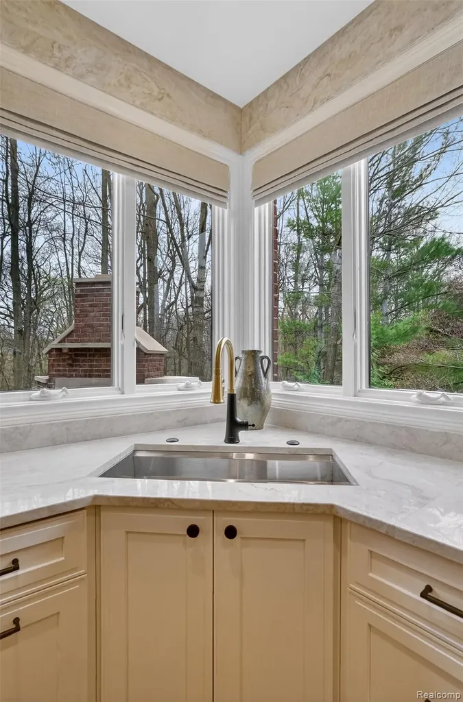 1867 Lincolnshire Drive Rochester Hills City MI 48309