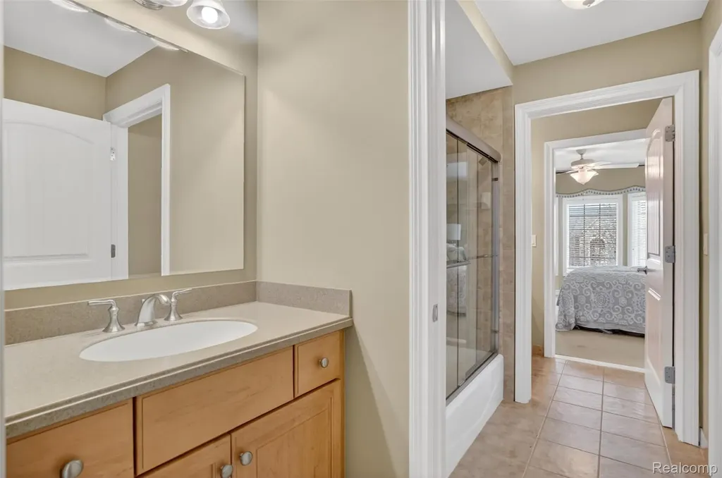 1867 Lincolnshire Drive Rochester Hills City MI 48309