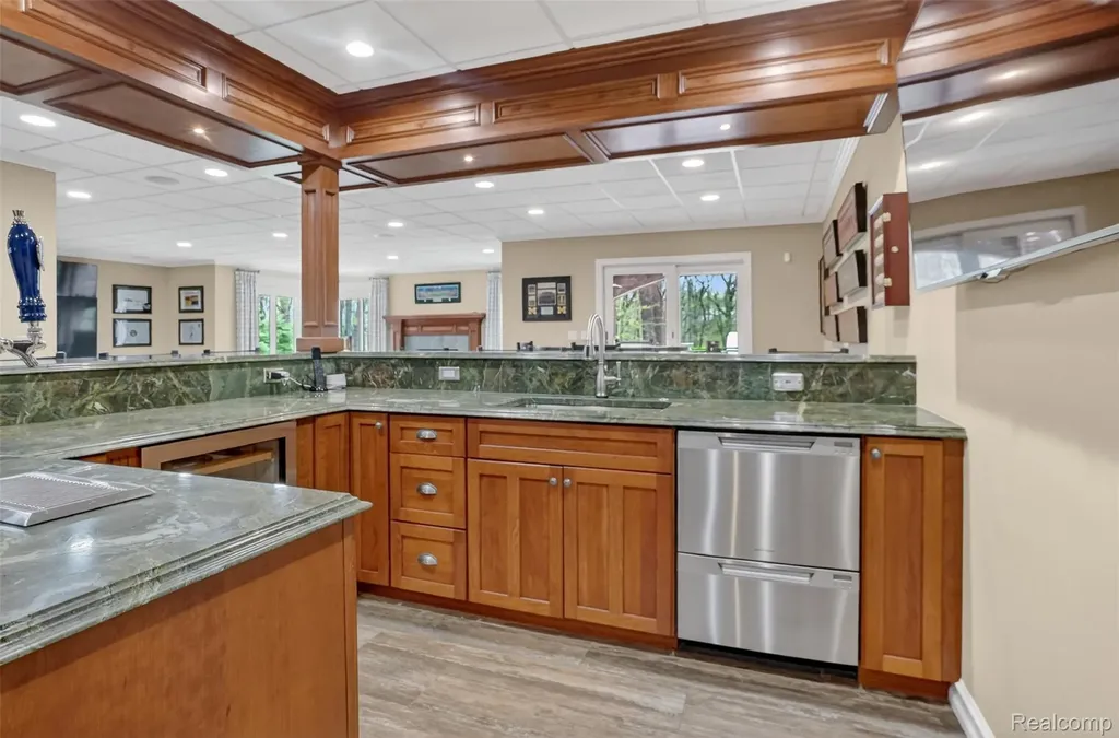 1867 Lincolnshire Drive Rochester Hills City MI 48309