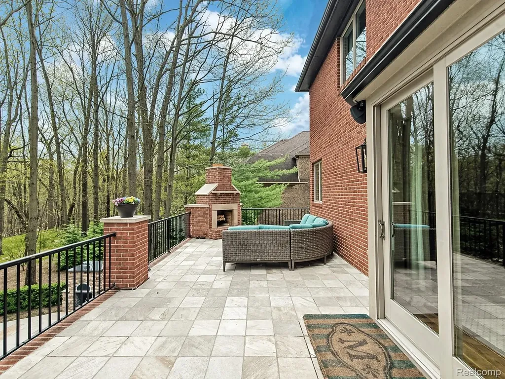 1867 Lincolnshire Drive Rochester Hills City MI 48309