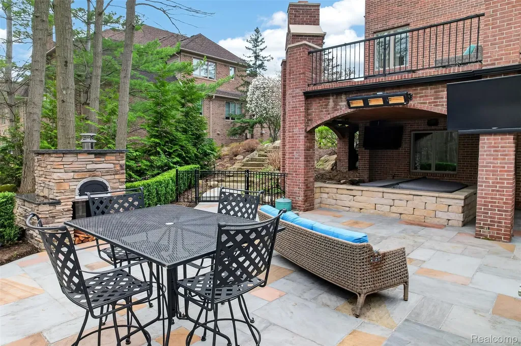 1867 Lincolnshire Drive Rochester Hills City MI 48309