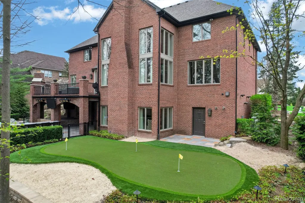 1867 Lincolnshire Drive Rochester Hills City MI 48309