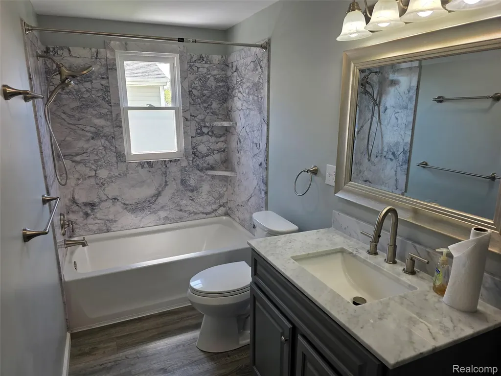 1236 Decamp Street Burton City MI 48529