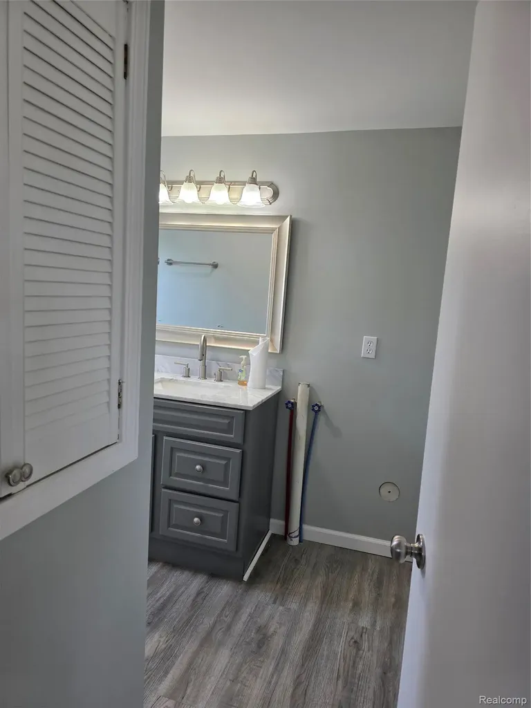 1236 Decamp Street Burton City MI 48529