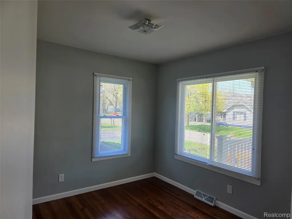 1236 Decamp Street Burton City MI 48529