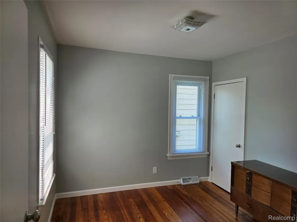 1236 Decamp Street Burton City MI 48529