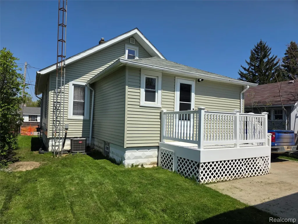 1236 Decamp Street Burton City MI 48529