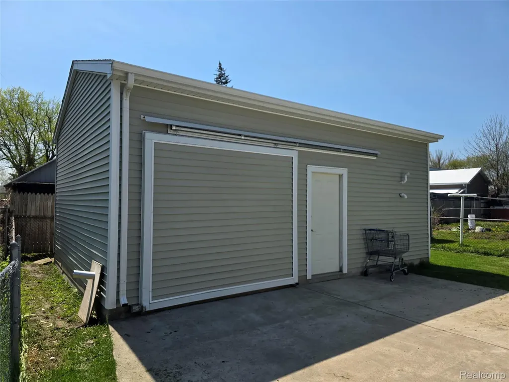 1236 Decamp Street Burton City MI 48529