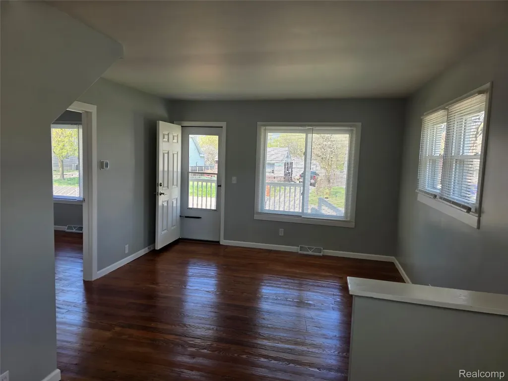 1236 Decamp Street Burton City MI 48529