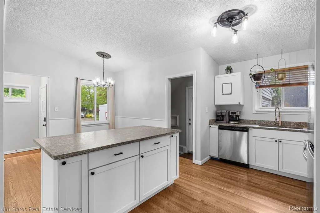 22518 Sunnyside Street St. Clair Shores City MI 48080