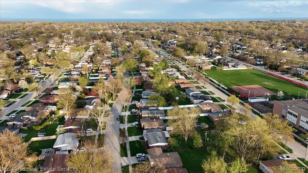 22518 Sunnyside Street St. Clair Shores City MI 48080