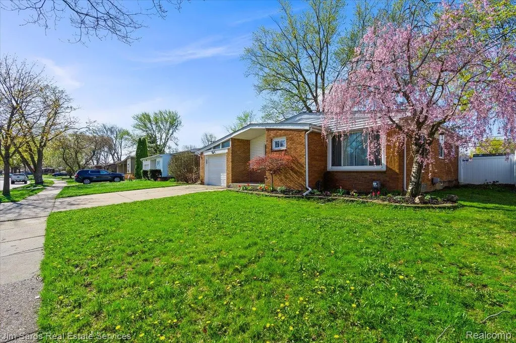 22518 Sunnyside Street St. Clair Shores City MI 48080