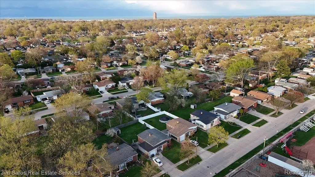 22518 Sunnyside Street St. Clair Shores City MI 48080