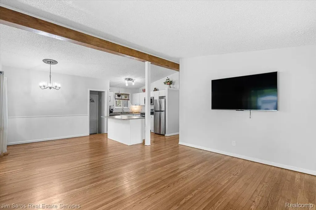 22518 Sunnyside Street St. Clair Shores City MI 48080