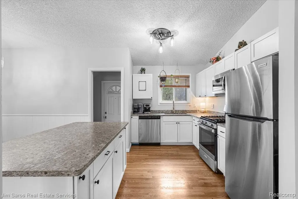 22518 Sunnyside Street St. Clair Shores City MI 48080