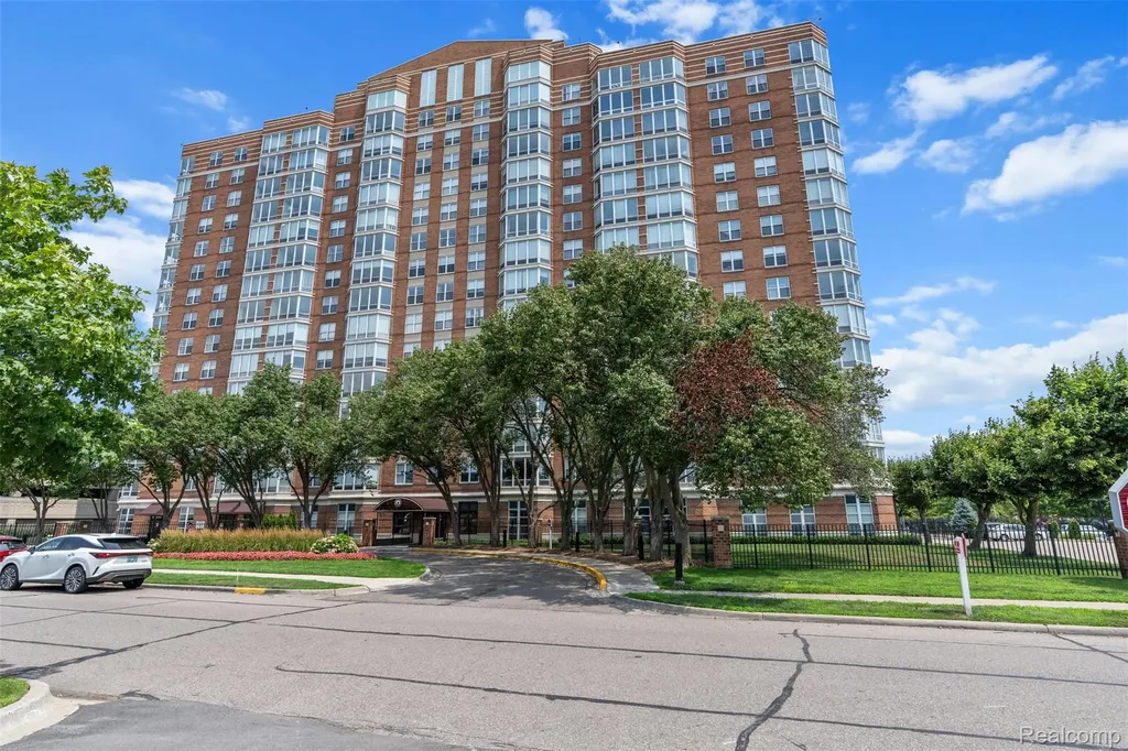 250 E Harbortown Drive Detroit City MI 48207