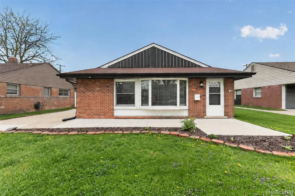 18570 Matthews Street Riverview City MI 48193