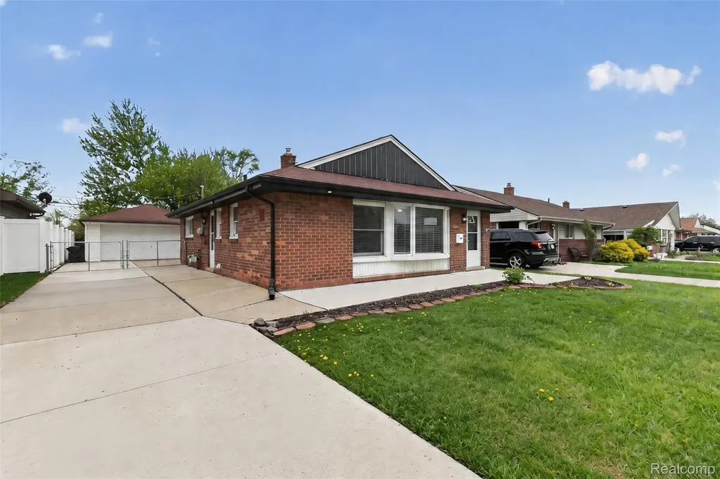 18570 Matthews Street Riverview City MI 48193