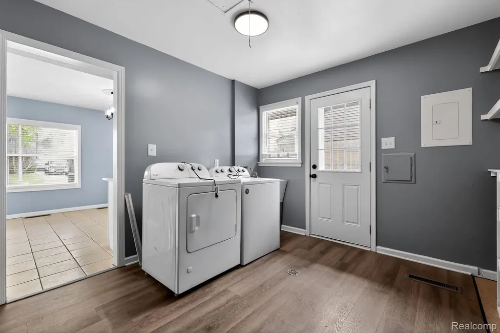 18570 Matthews Street Riverview City MI 48193