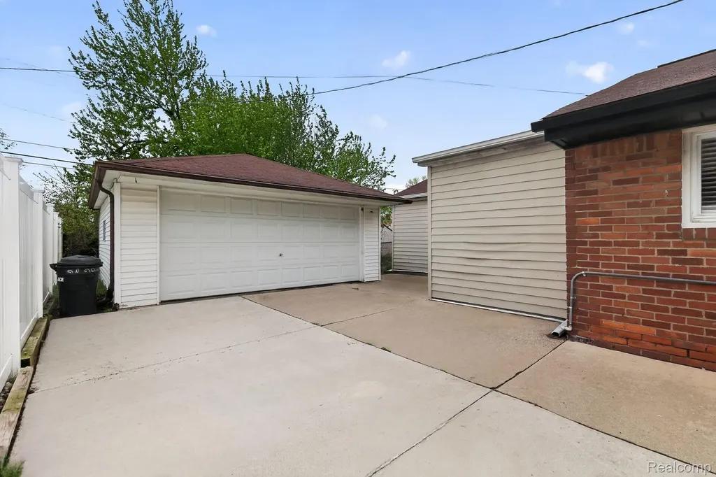 18570 Matthews Street Riverview City MI 48193