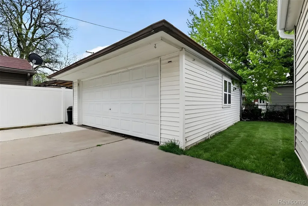 18570 Matthews Street Riverview City MI 48193