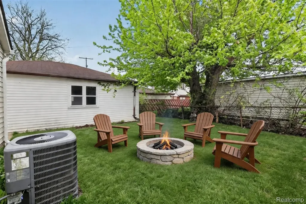 18570 Matthews Street Riverview City MI 48193