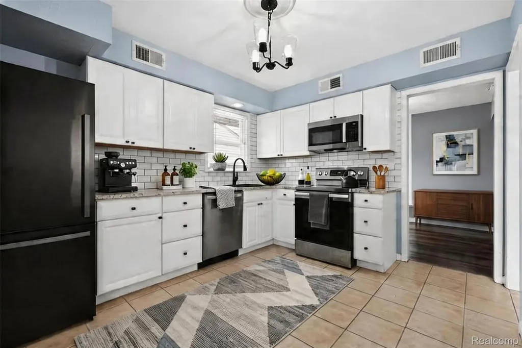 18570 Matthews Street Riverview City MI 48193