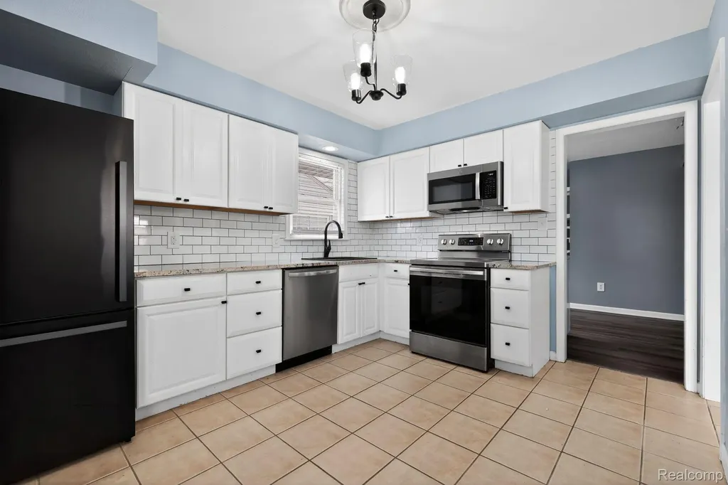 18570 Matthews Street Riverview City MI 48193