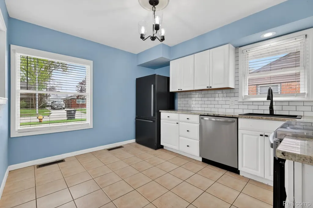 18570 Matthews Street Riverview City MI 48193