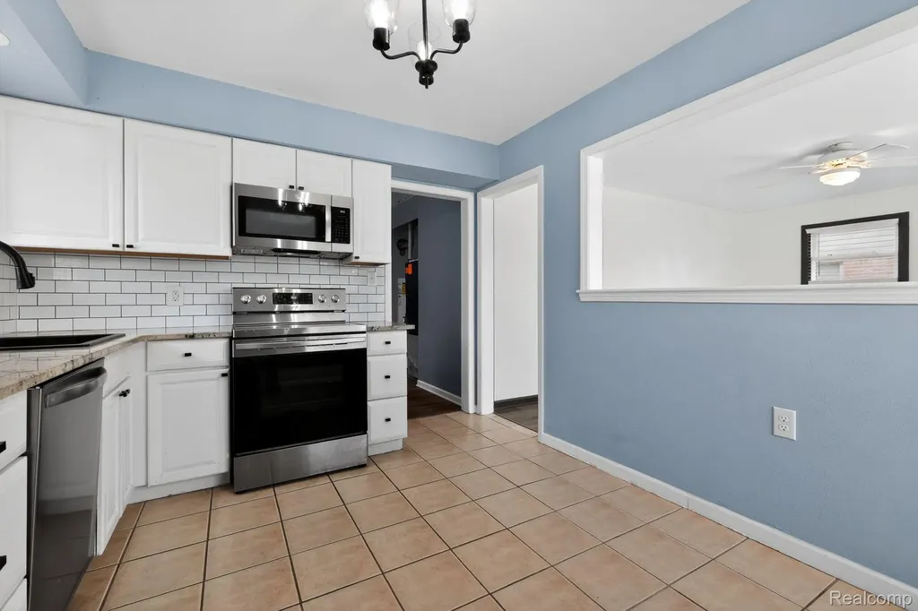 18570 Matthews Street Riverview City MI 48193